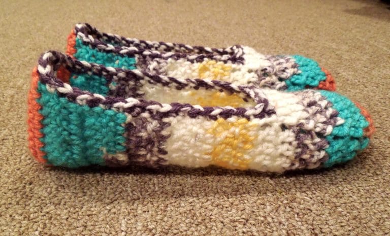 Simple Women’s Slippers (For Narrow Feet) | Free Crochet Pattern