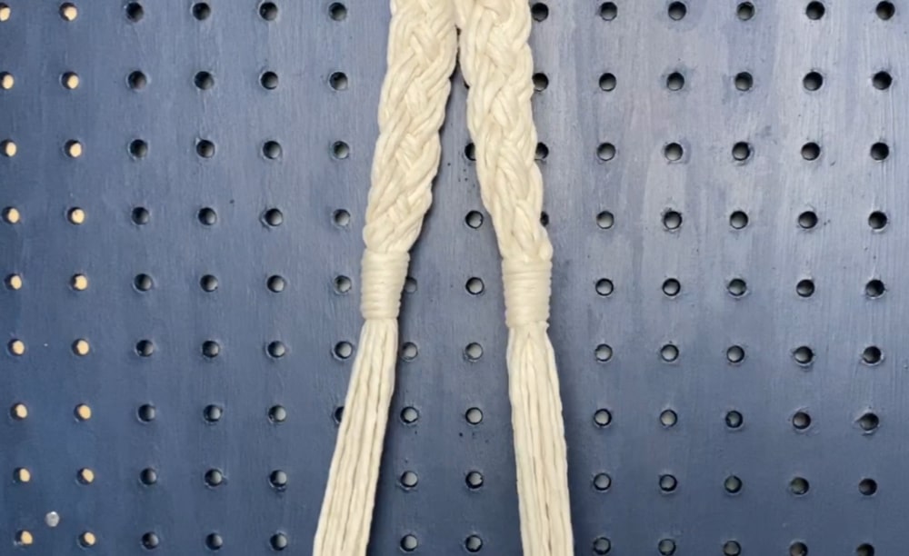 tie a gathering knot to secure the braids macrame market bag