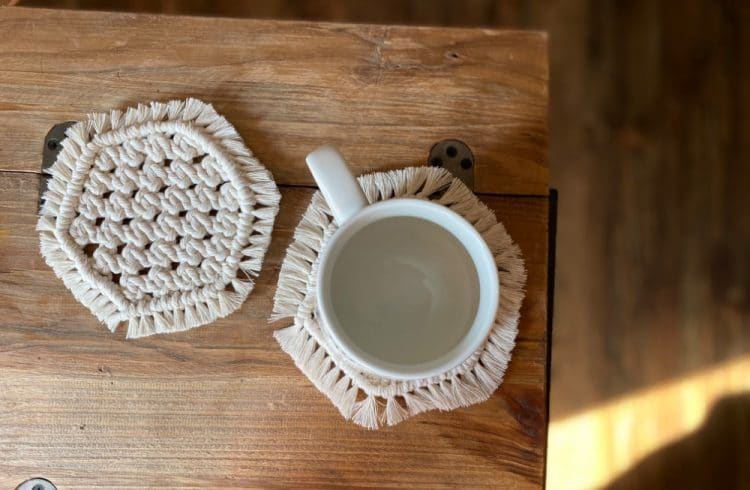 Hexagon Macrame Mug Coasters // Free Pattern + Video | Marching North