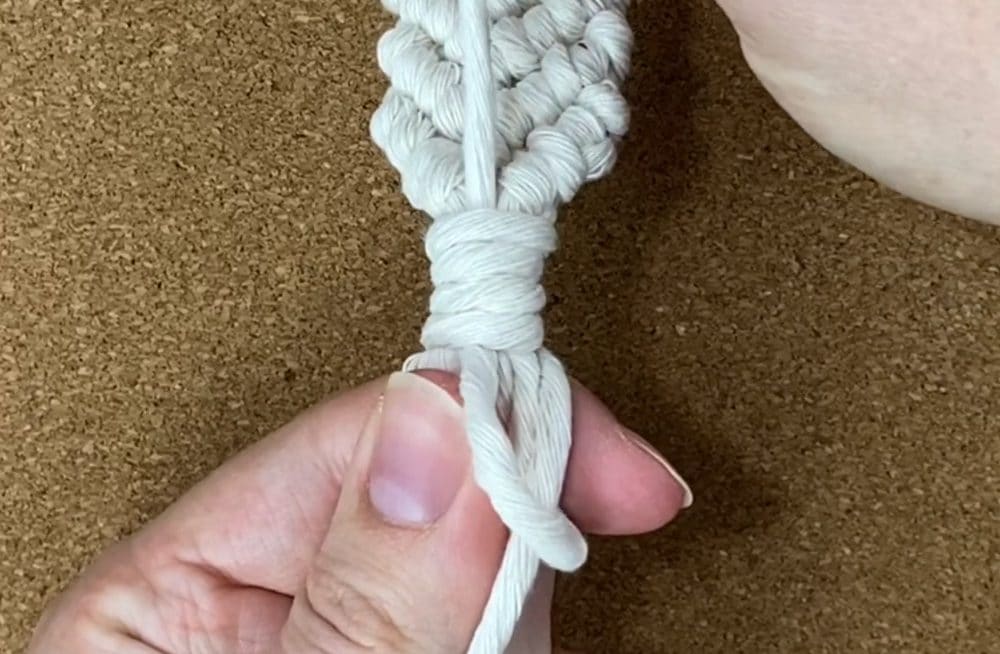 Macrame Mermaid Tail Keychain DIY // Tutorial + Video