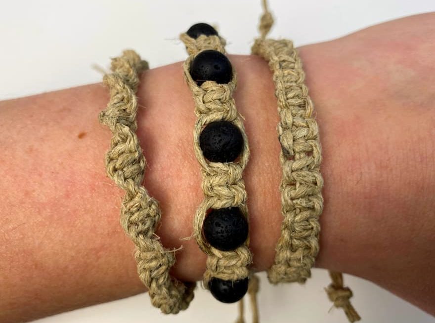 Jewelry Making Tutorial--DIY Macrame Bracelet Patterns with Beads  Friendship  bracelet instructions, Friendship bracelets with beads, Friendship bracelets