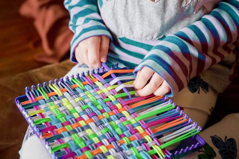 weaving loom easy steps Made by me easy steps weaving loom - Paper Craft