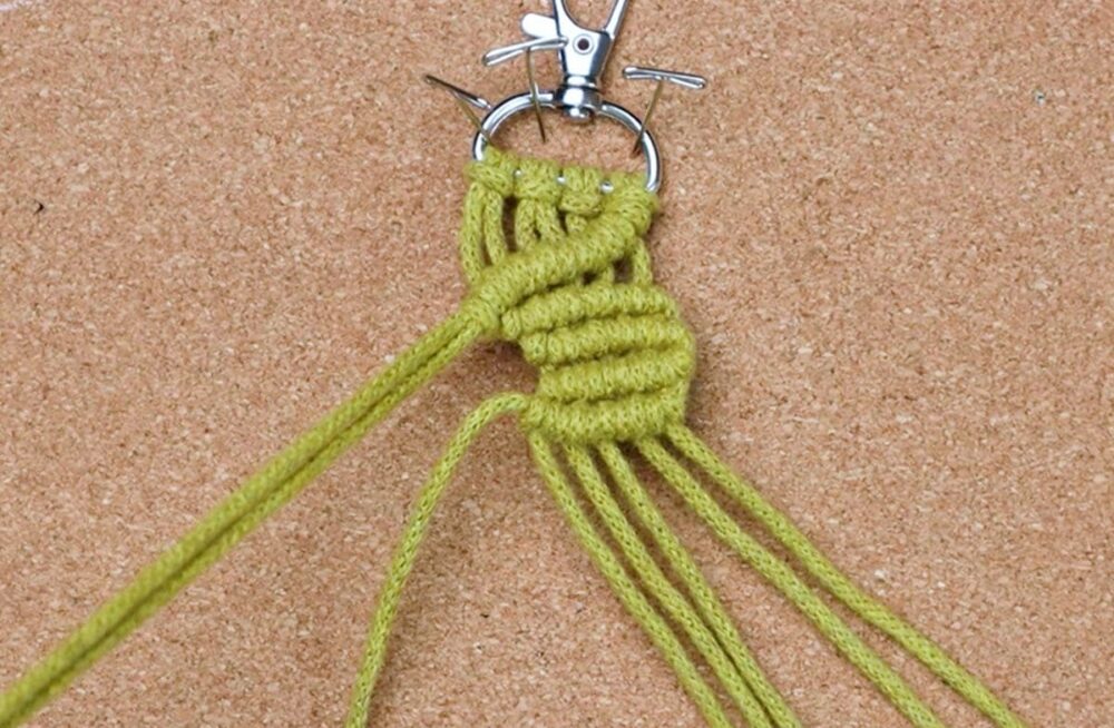 Bernat Macramé Keychains: Free Pattern and Tutorial - moogly