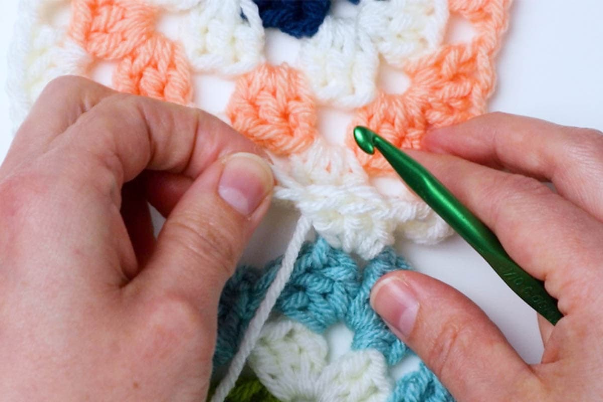 How to Join Granny Squares with the Continuous Join As You Go