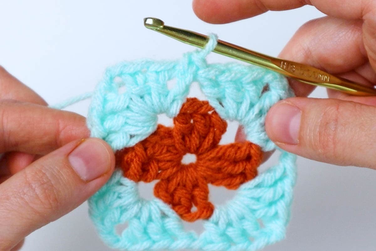 How to Crochet a Classic Granny Square