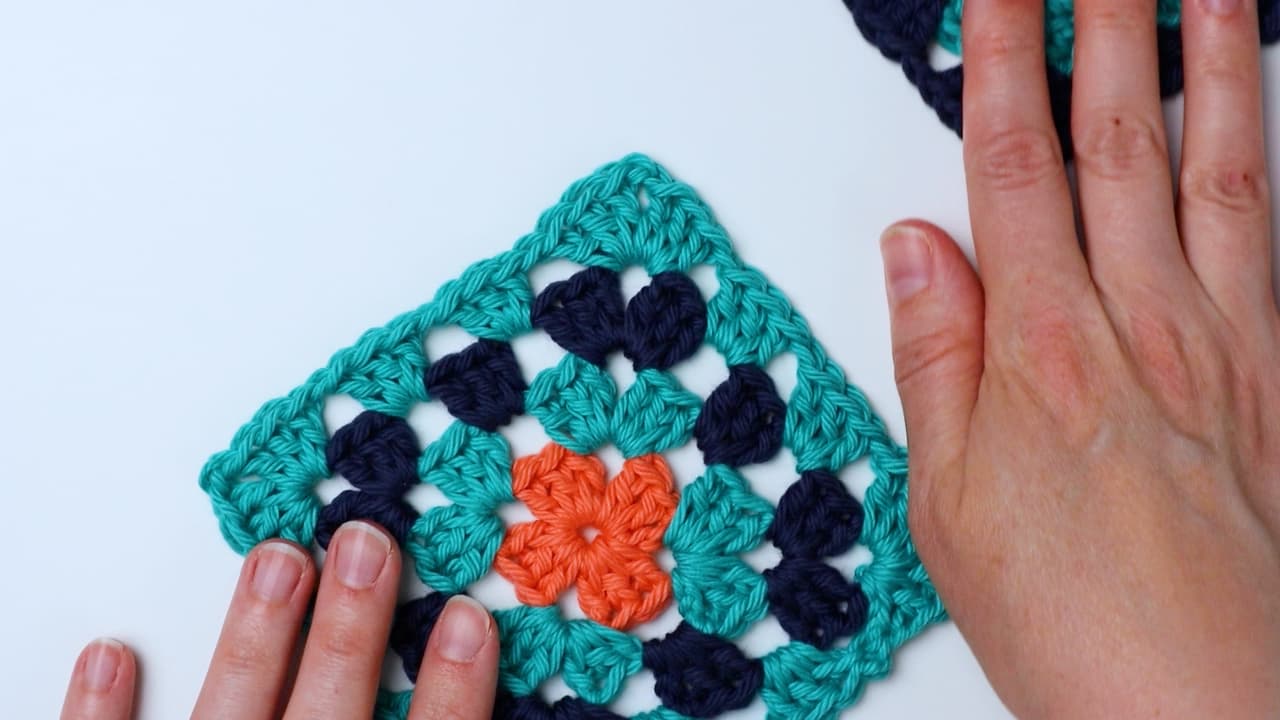 Easy Fingerless Gloves on a Knitting Loom (Free Pattern!)