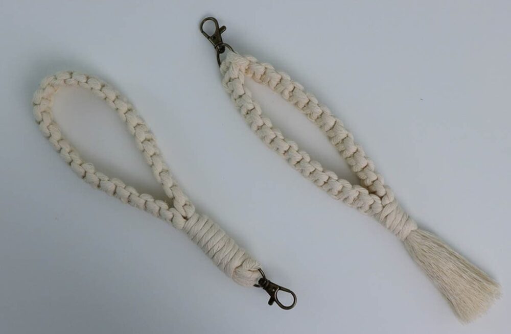 17 Free Macrame Keychain Patterns (For Beginners) | Marching North