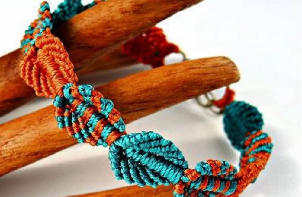 micro macrame leaves bracelet