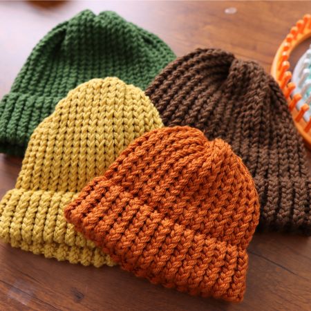 featured image for loom knit hat patterns in every size post