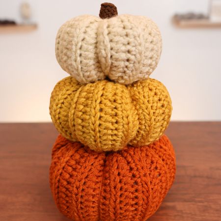 featured image for crochet pumpkin stack