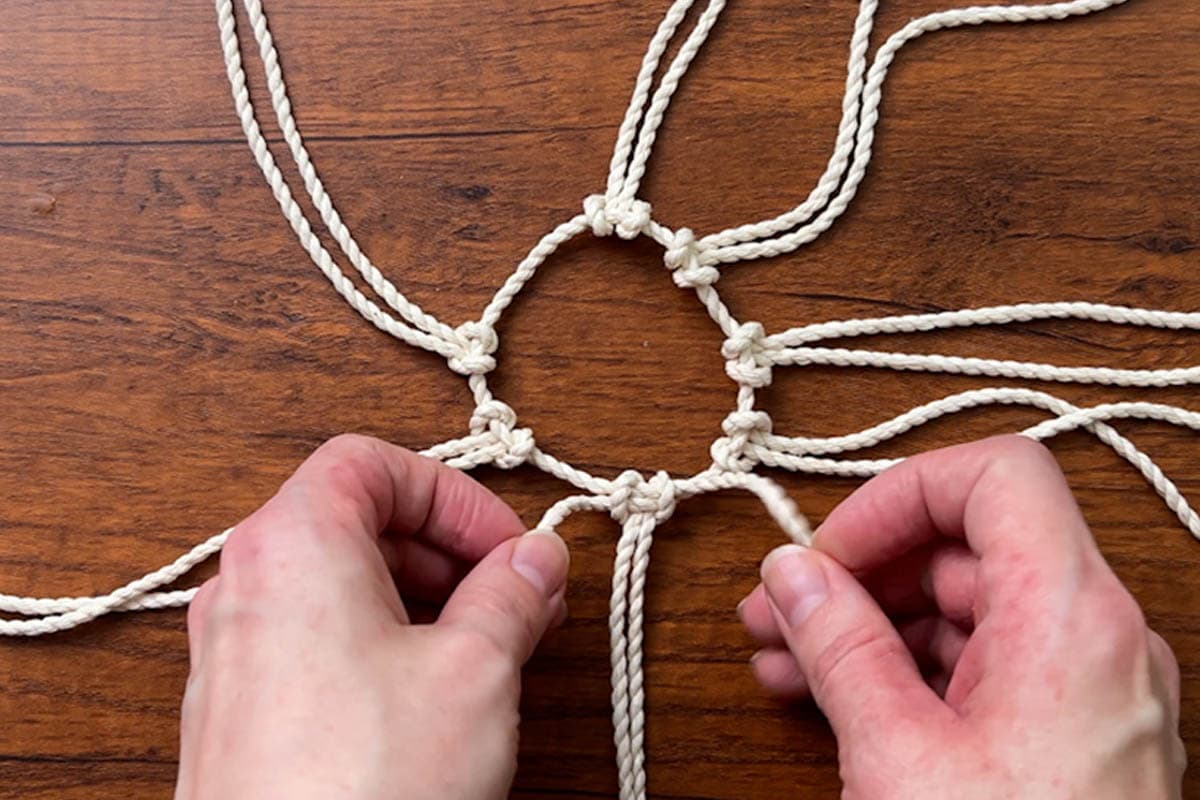 starting loop for macrame plant hanger