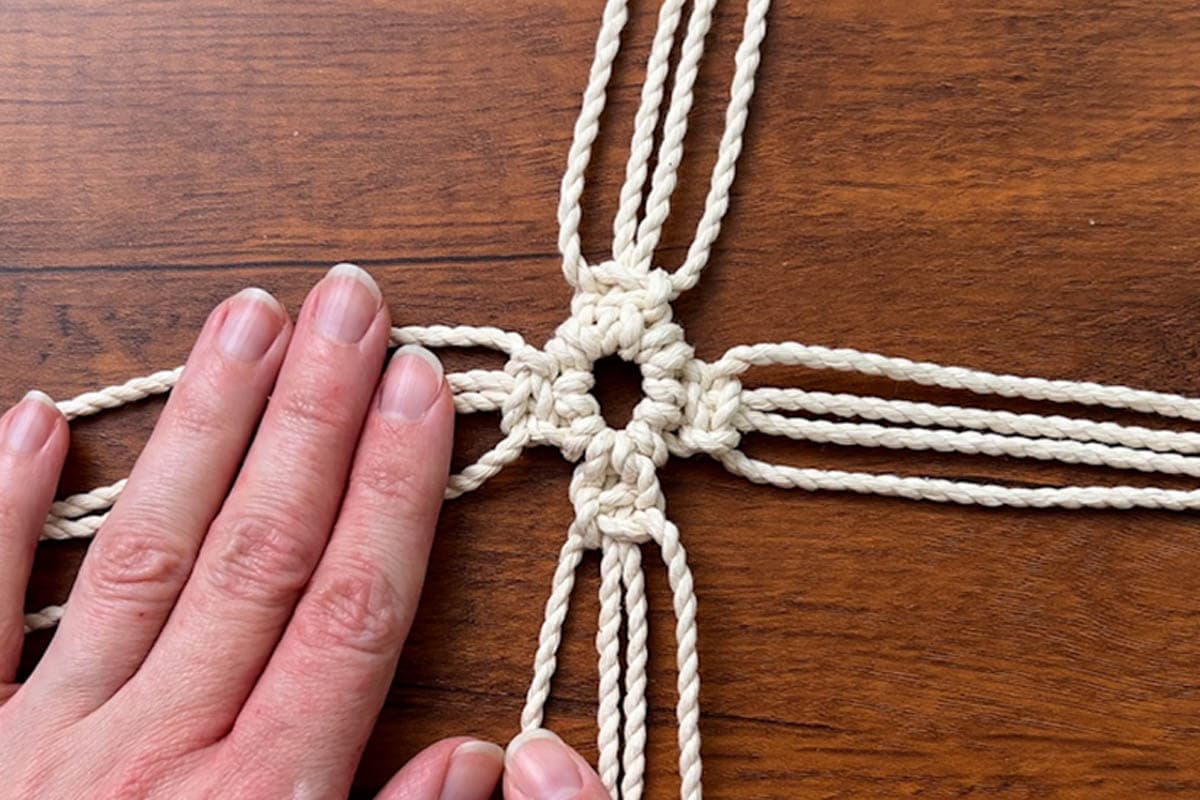 first 4 square knots around the circle