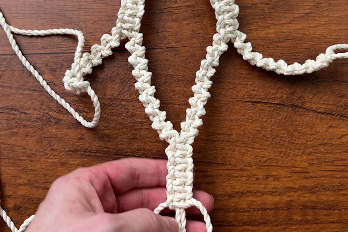 tying 5 square knots in a row